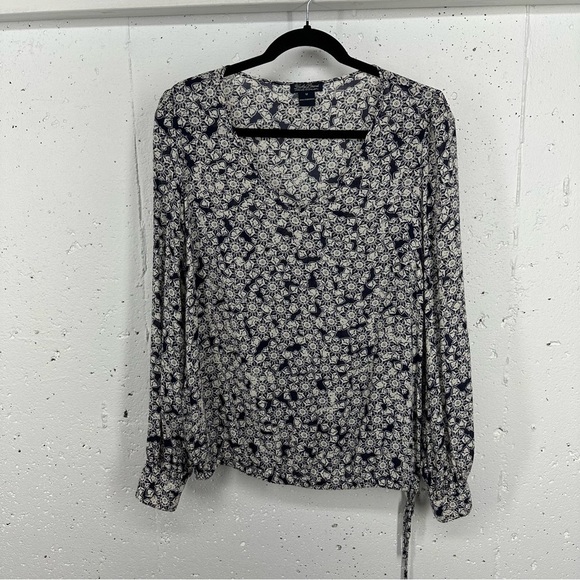 Lucky Brand size Medium Blue Floral Drawstring Bottom Blouse - Picture 1 of 11